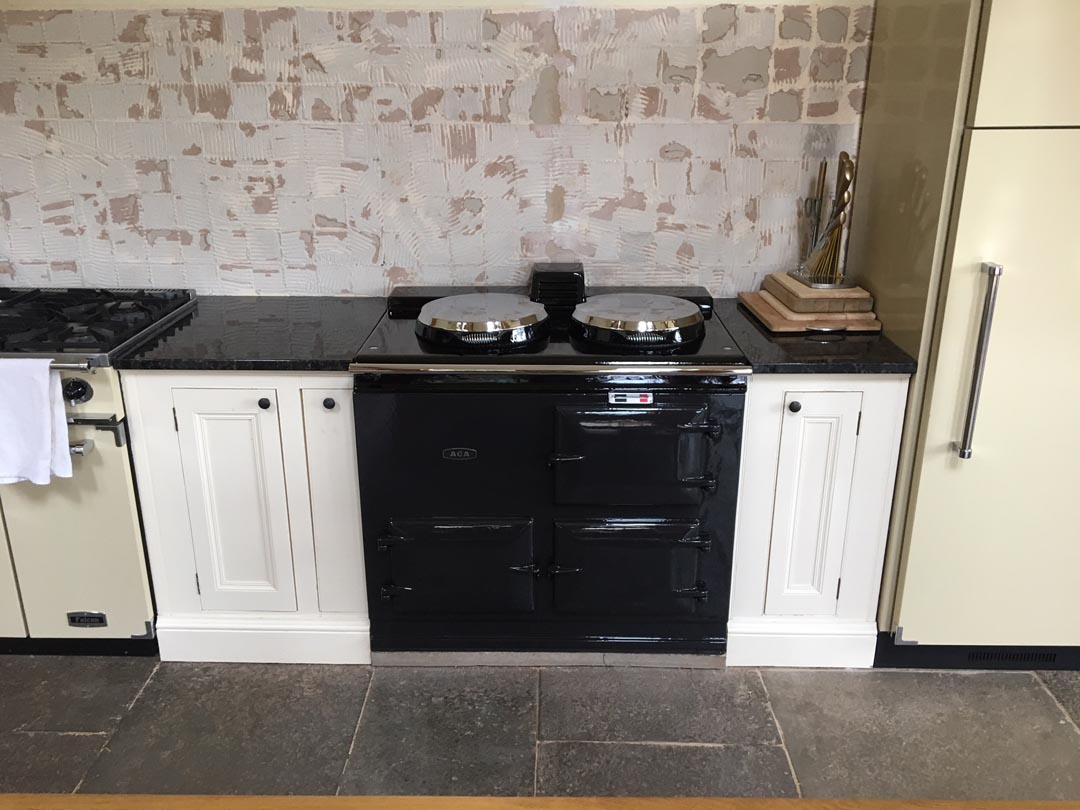 <p>2 Oven Pre 74 Aga Cooker
 Installed in Taunton.</p><p>
 
 Light Pewter, running on Electric.</p>