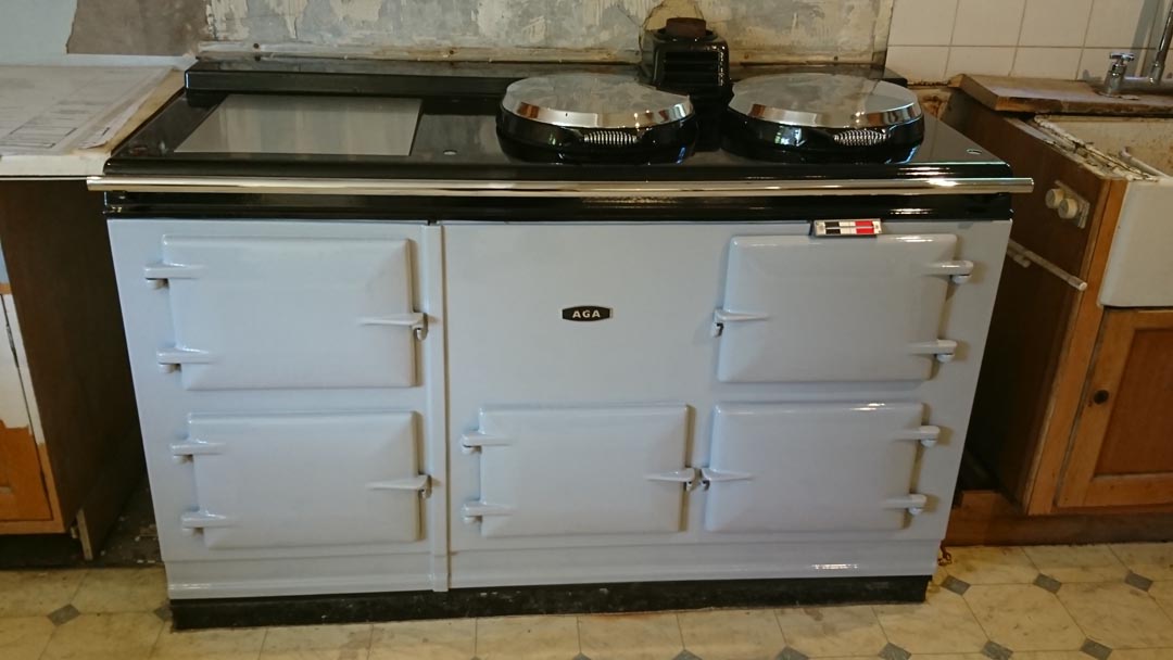 Customers own 4 Oven Aga.
Fully reconditioned and re-enamelled in Light Grey 
